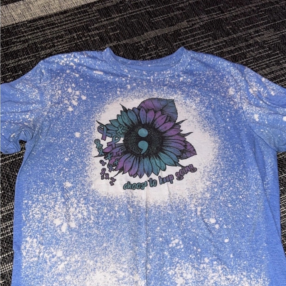 Blue and White Short Sleeve Tee with Graphic Design